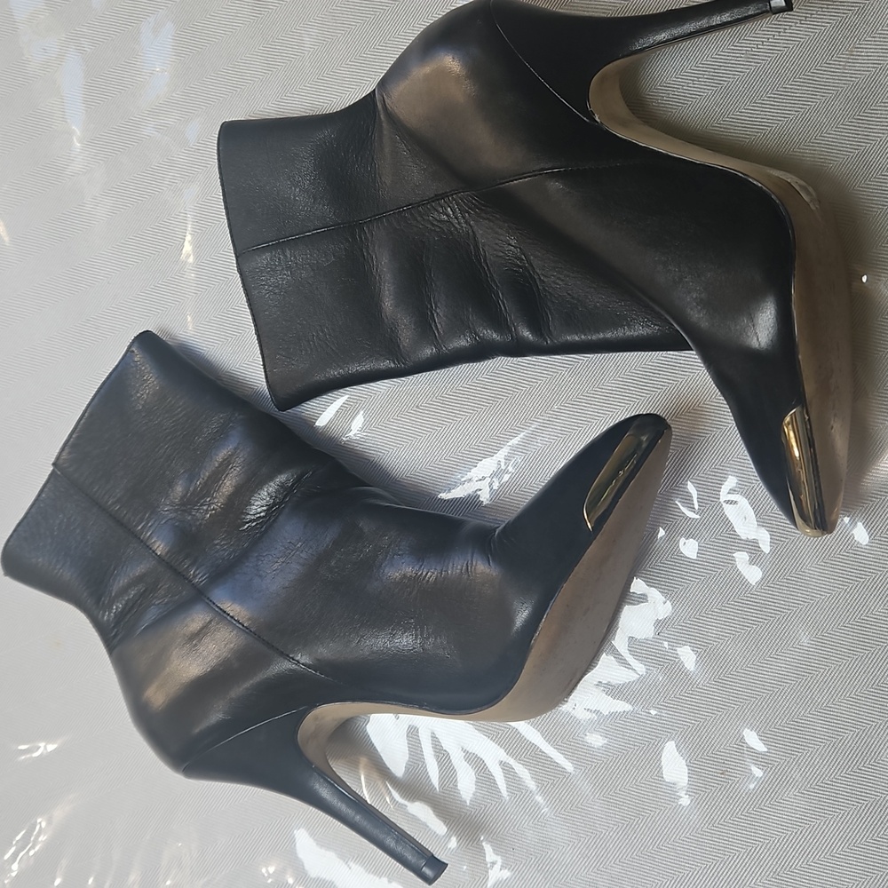 🌸Saks Fifth Avenue Black Heeled Boots with Gold Accents 7.5‎